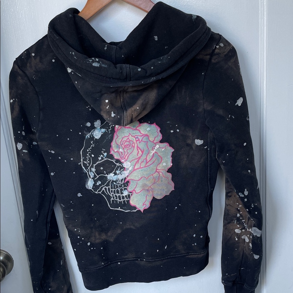 Grail Vintage Distressed Black Splatter Skull/Rose Women's Hoodie - Small